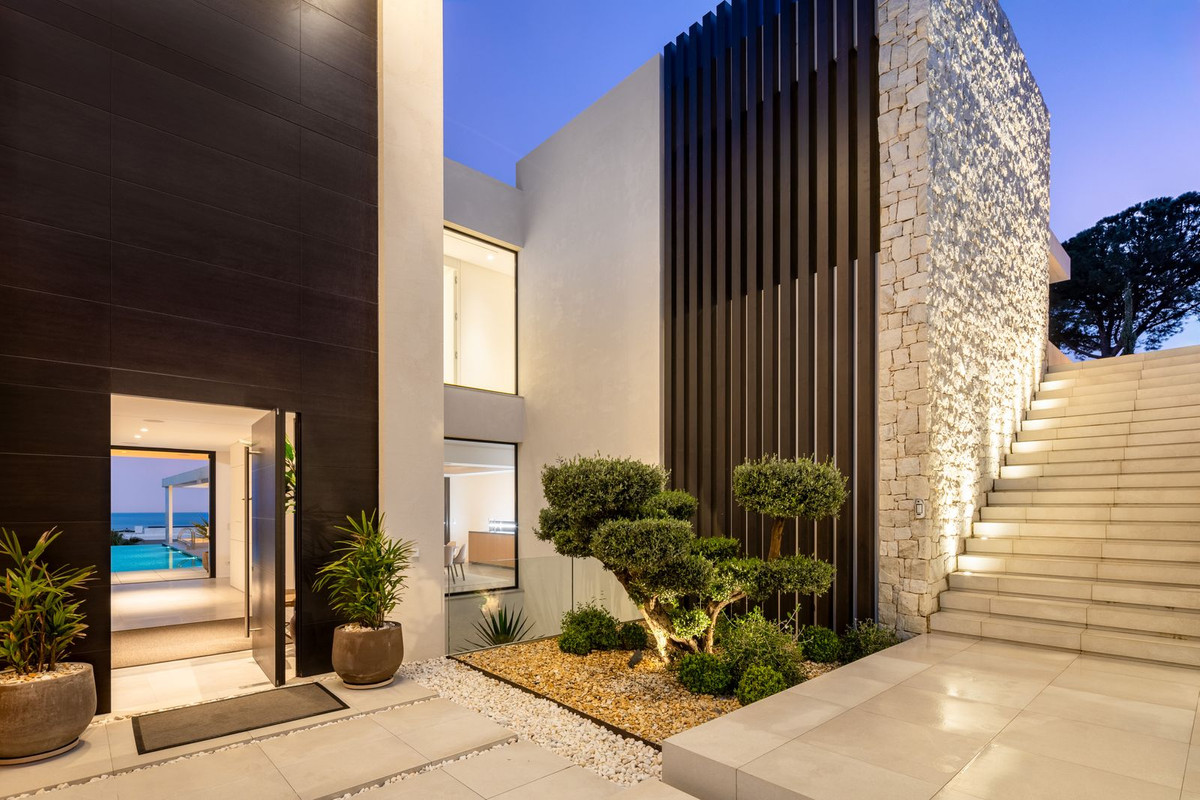8 Bed Townhouse for sale in El Madroñal Costa Del Sol, Málaga, Spain