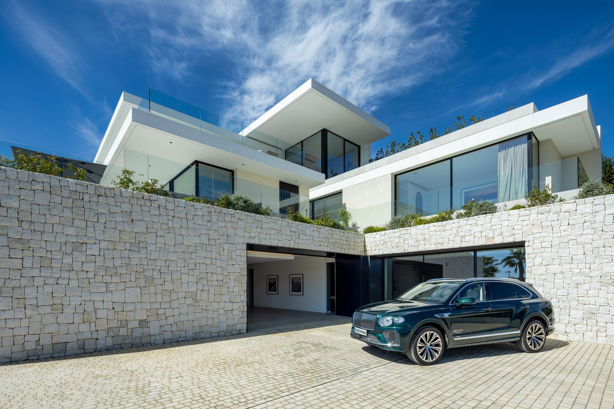 8 Bed Townhouse for sale in El Madroñal Costa Del Sol, Málaga, Spain