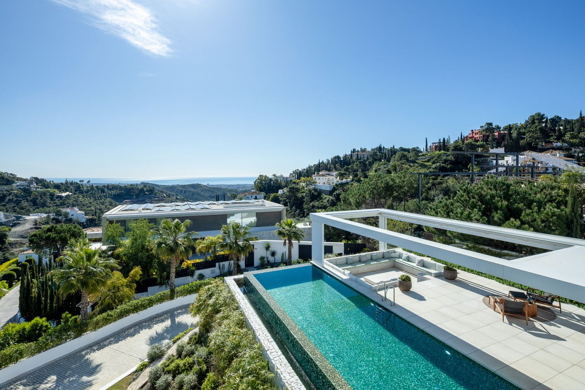 8 Bed Townhouse for sale in El Madroñal Costa Del Sol, Málaga, Spain