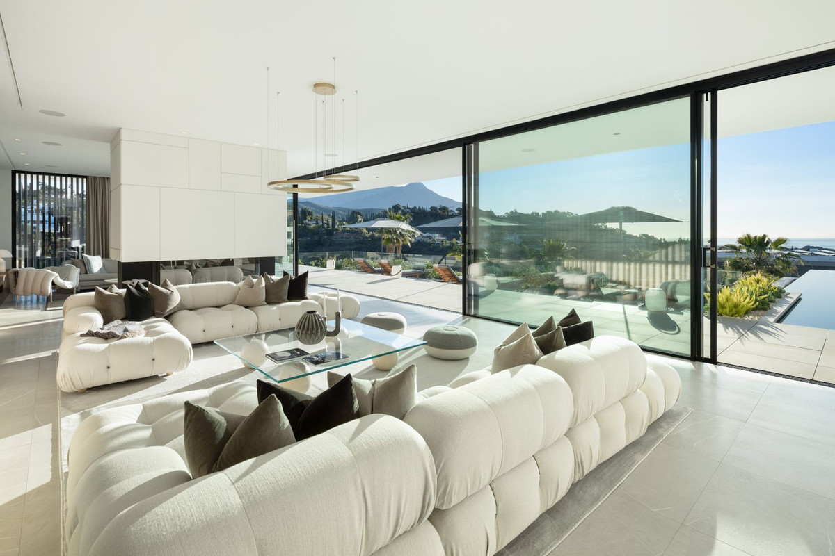 8 Bed Townhouse for sale in El Madroñal Costa Del Sol, Málaga, Spain