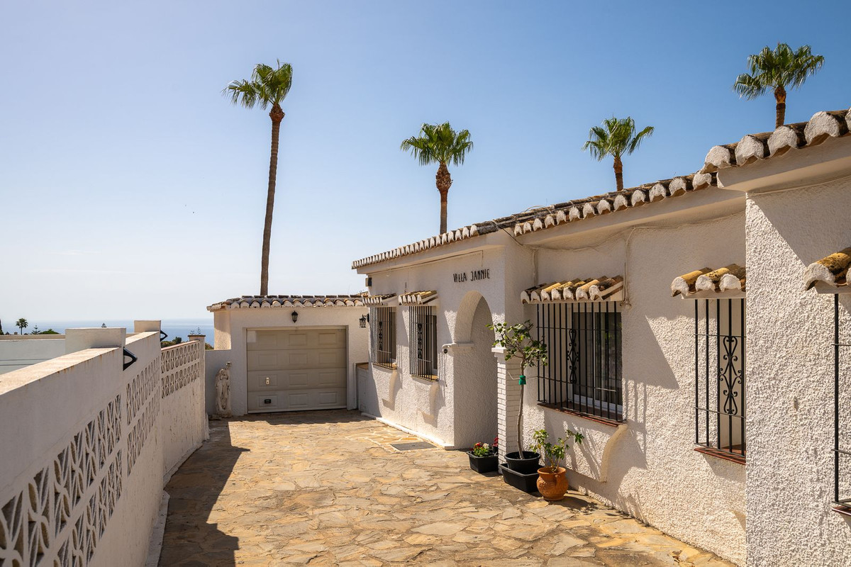 3 Bed Townhouse for sale in Benalmadena Costa Del Sol, Málaga, Spain
