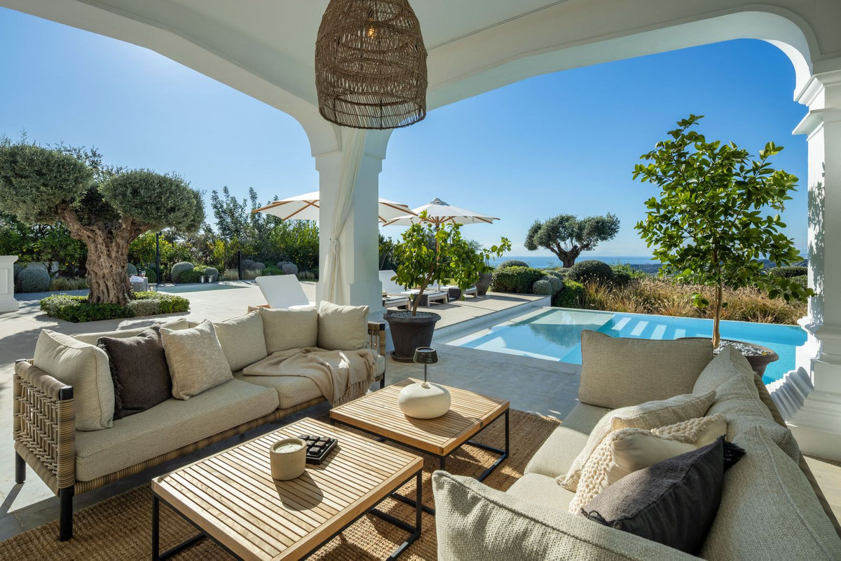 7 Bed Townhouse for sale in Benahavís Costa Del Sol, Málaga, Spain