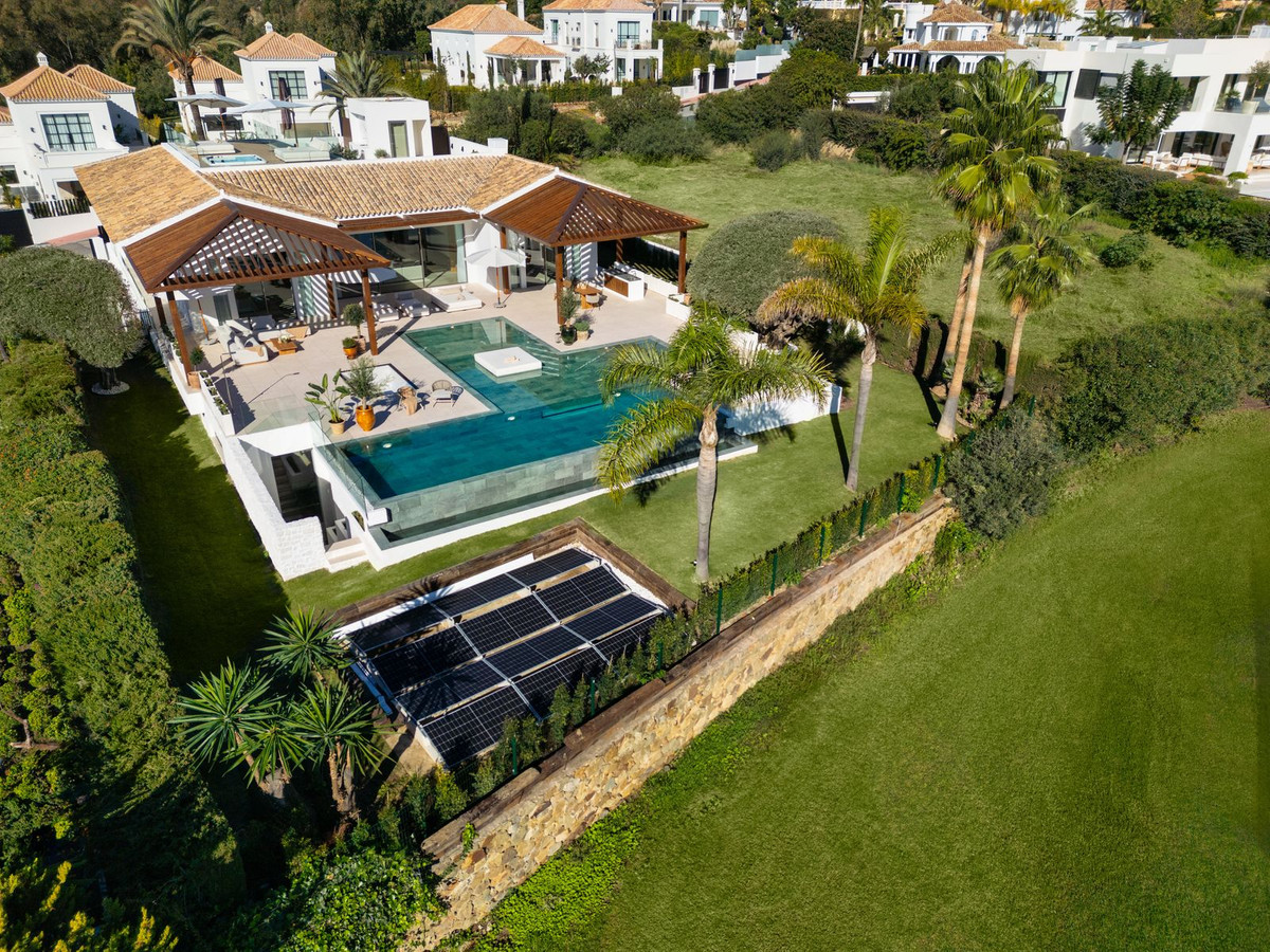 6 Bed Townhouse for sale in Nueva Andalucía Costa Del Sol, Málaga, Spain