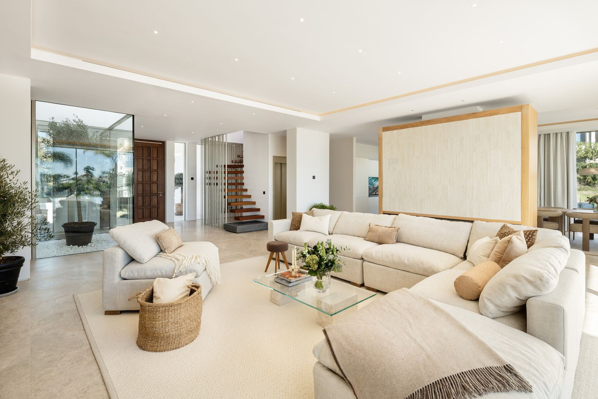 6 Bed Townhouse for sale in Nueva Andalucía Costa Del Sol, Málaga, Spain