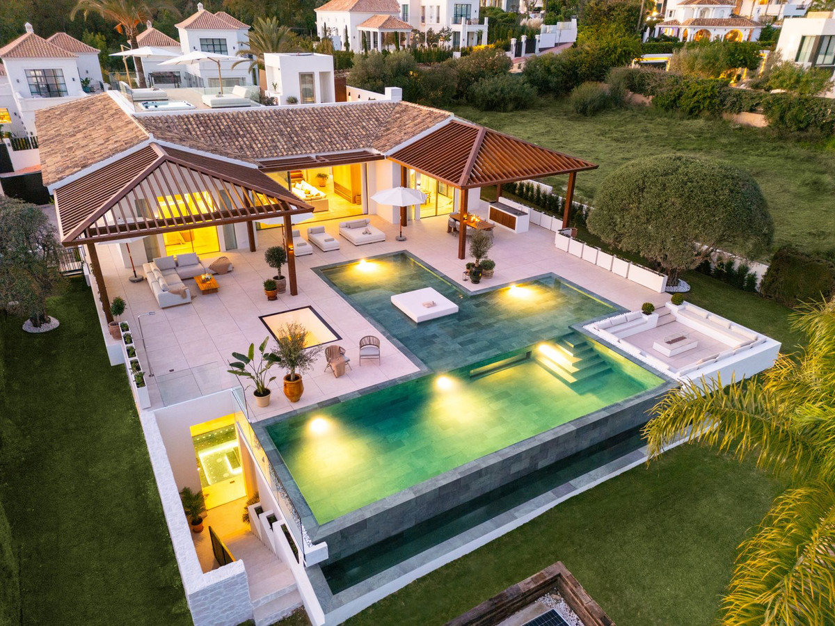 6 Bed Townhouse for sale in Nueva Andalucía Costa Del Sol, Málaga, Spain