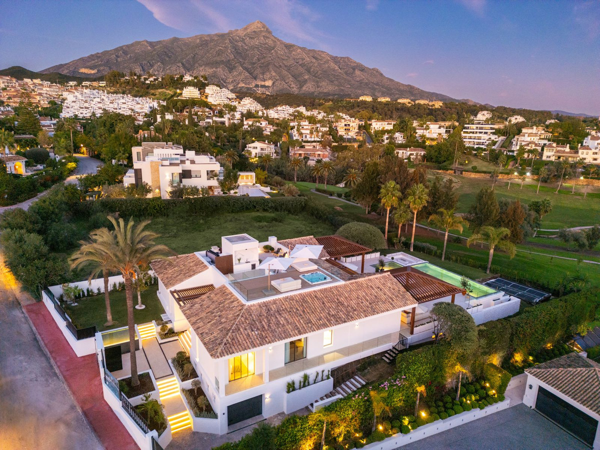 6 Bed Townhouse for sale in Nueva Andalucía Costa Del Sol, Málaga, Spain