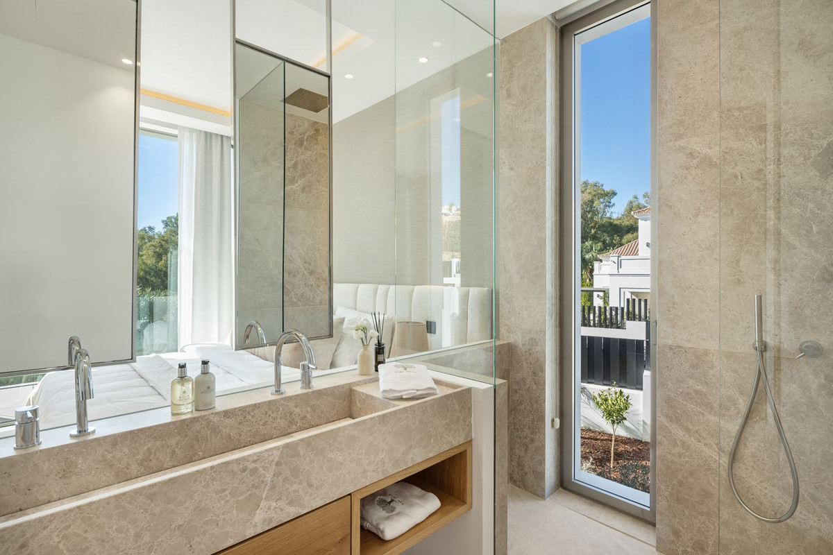 6 Bed Townhouse for sale in Nueva Andalucía Costa Del Sol, Málaga, Spain