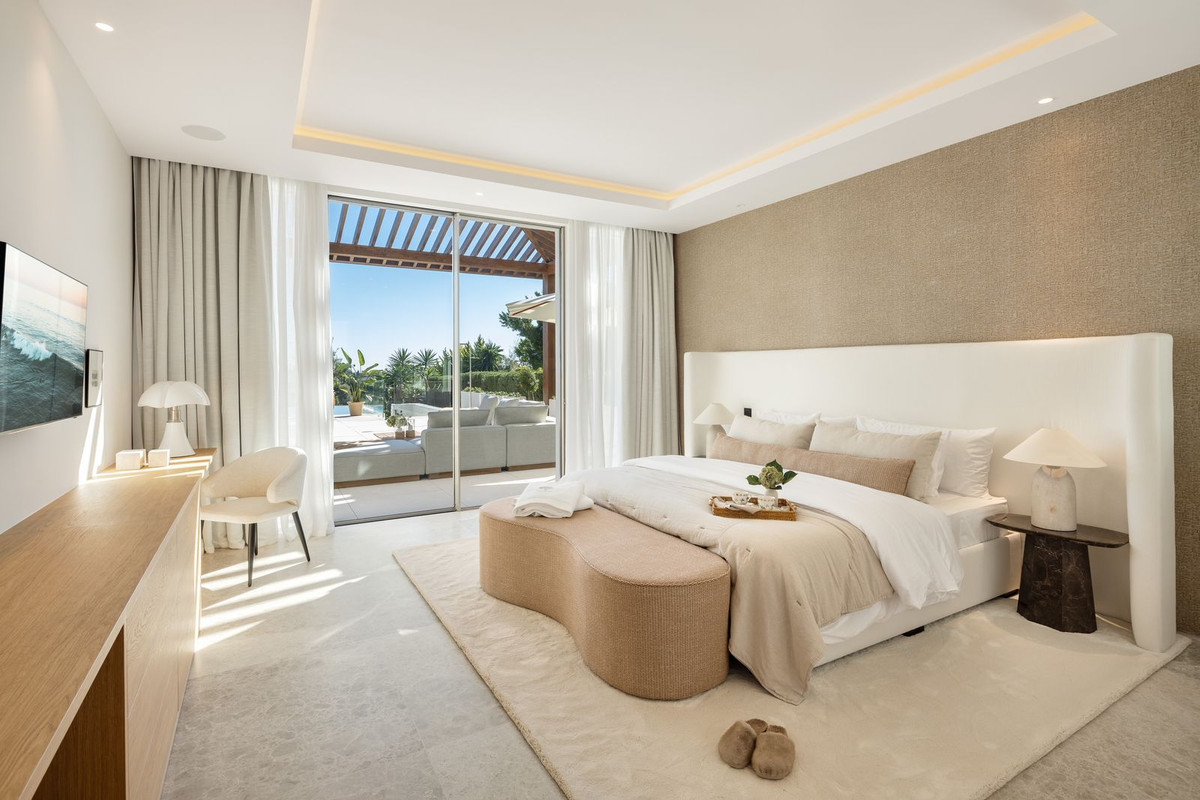 6 Bed Townhouse for sale in Nueva Andalucía Costa Del Sol, Málaga, Spain