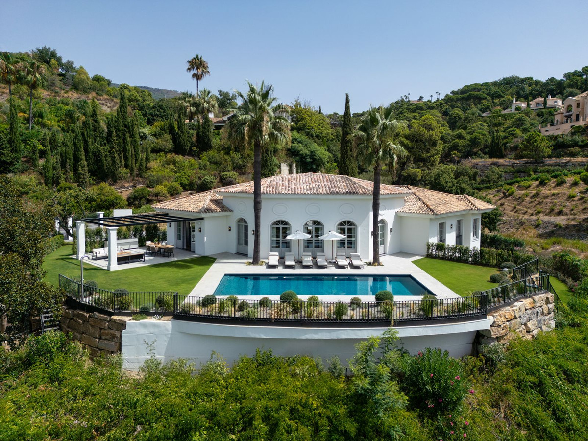 5 Bed Townhouse for sale in La Zagaleta Costa Del Sol, Málaga, Spain