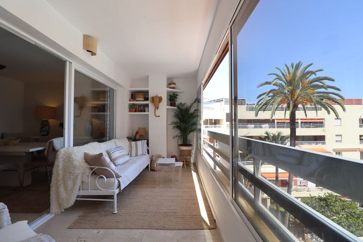 3 Bed Apartment for sale in Marbella Costa Del Sol, Málaga, Spain