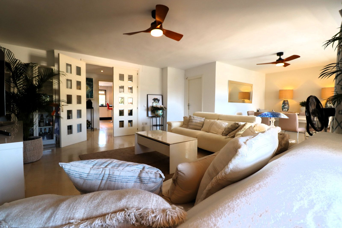3 Bed Apartment for sale in Marbella Costa Del Sol, Málaga, Spain