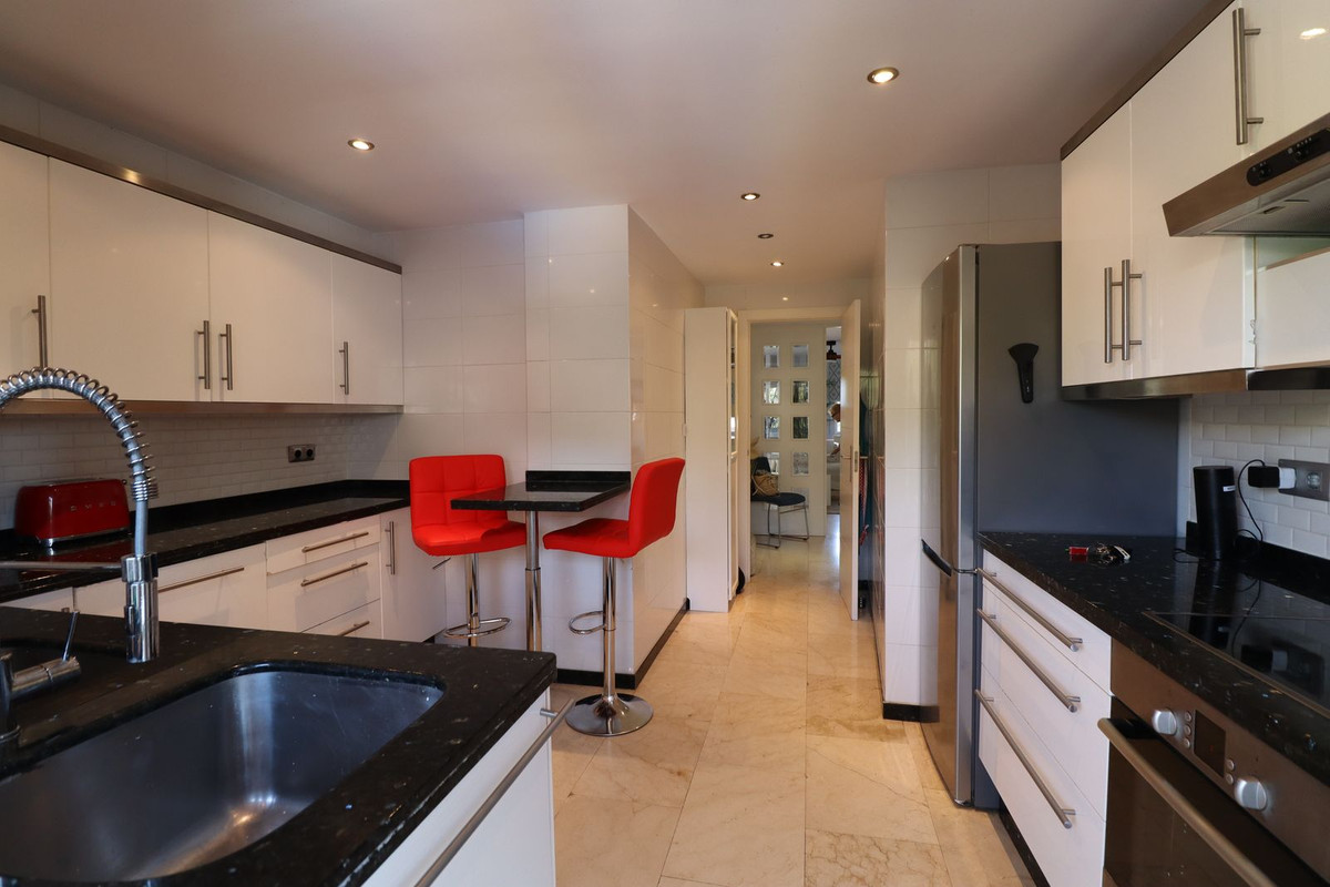 3 Bed Apartment for sale in Marbella Costa Del Sol, Málaga, Spain