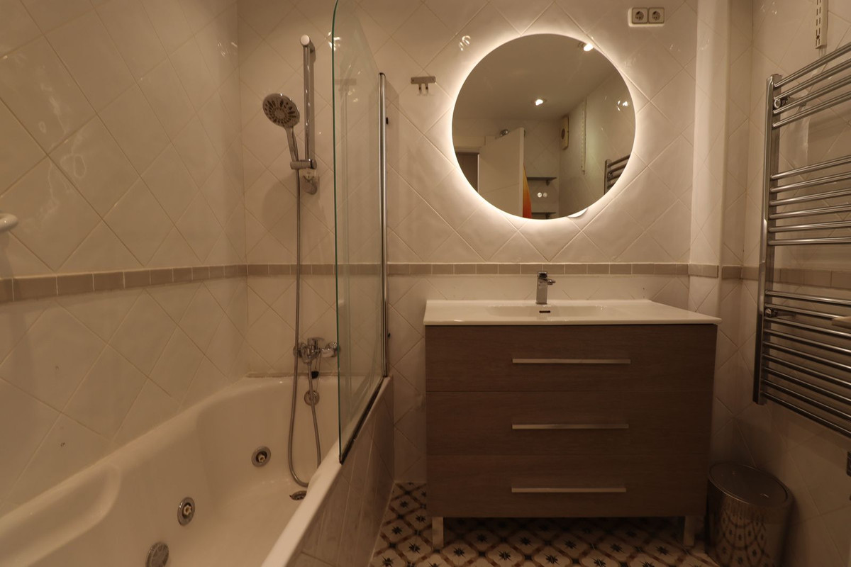 3 Bed Apartment for sale in Marbella Costa Del Sol, Málaga, Spain