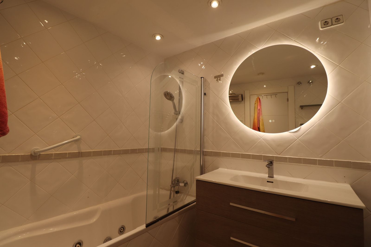 3 Bed Apartment for sale in Marbella Costa Del Sol, Málaga, Spain
