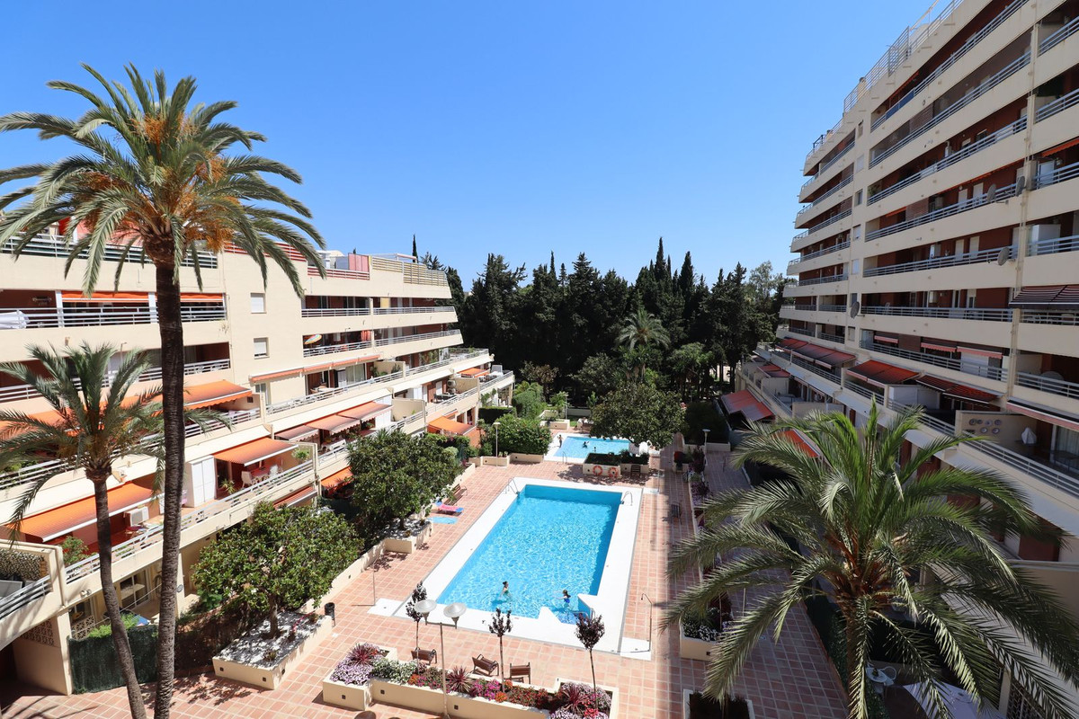 3 Bed Apartment for sale in Marbella Costa Del Sol, Málaga, Spain
