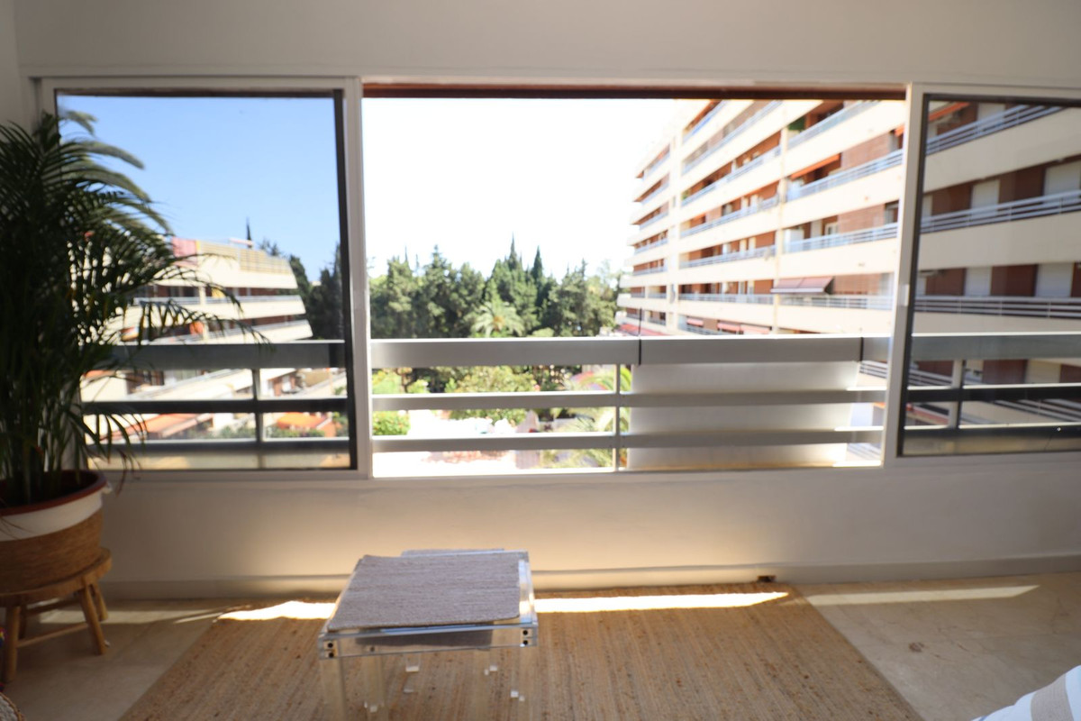 3 Bed Apartment for sale in Marbella Costa Del Sol, Málaga, Spain