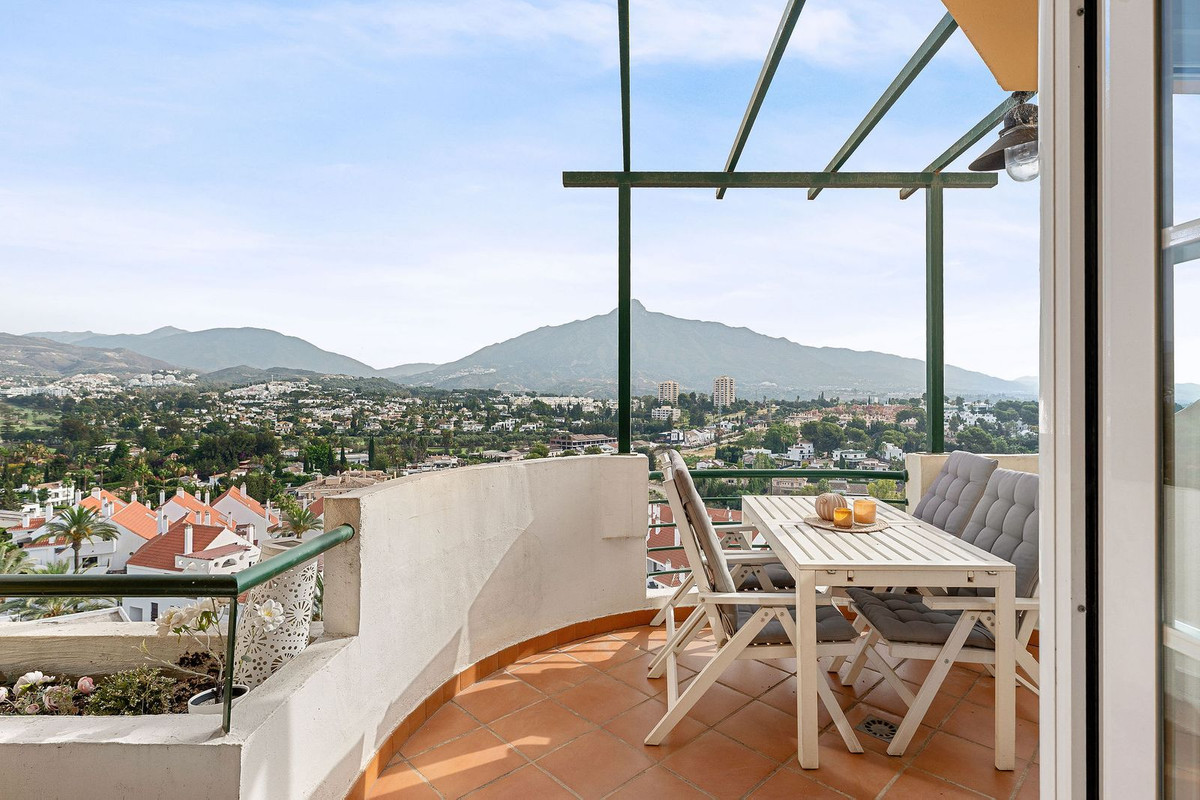 2 Bed Apartment for sale in Nueva Andalucía Costa Del Sol, Málaga, Spain