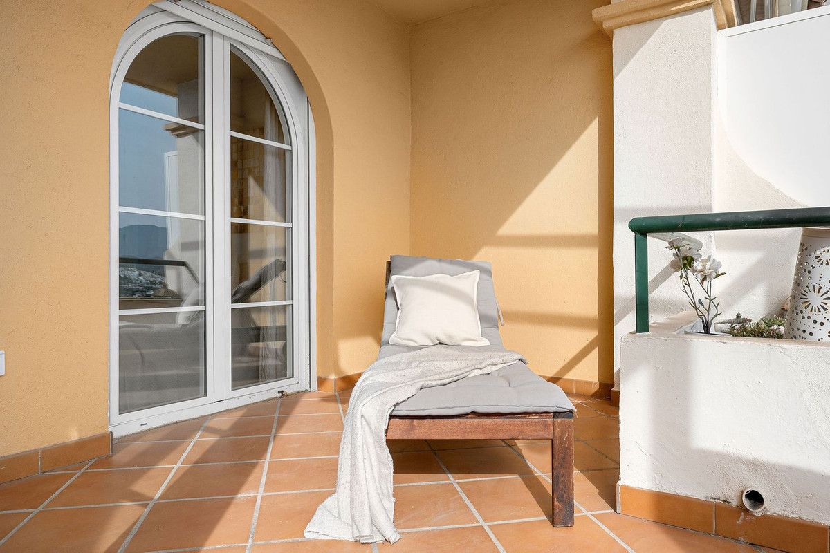 2 Bed Apartment for sale in Nueva Andalucía Costa Del Sol, Málaga, Spain
