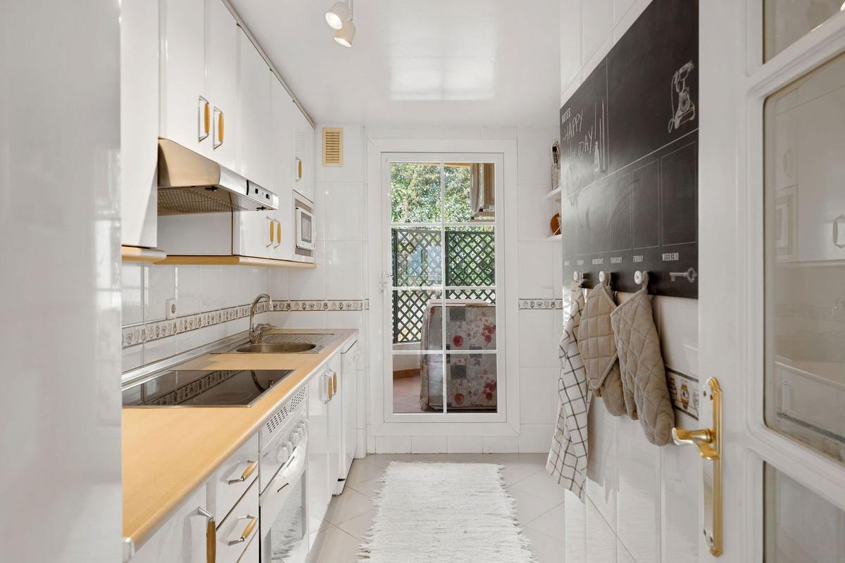 2 Bed Apartment for sale in Nueva Andalucía Costa Del Sol, Málaga, Spain