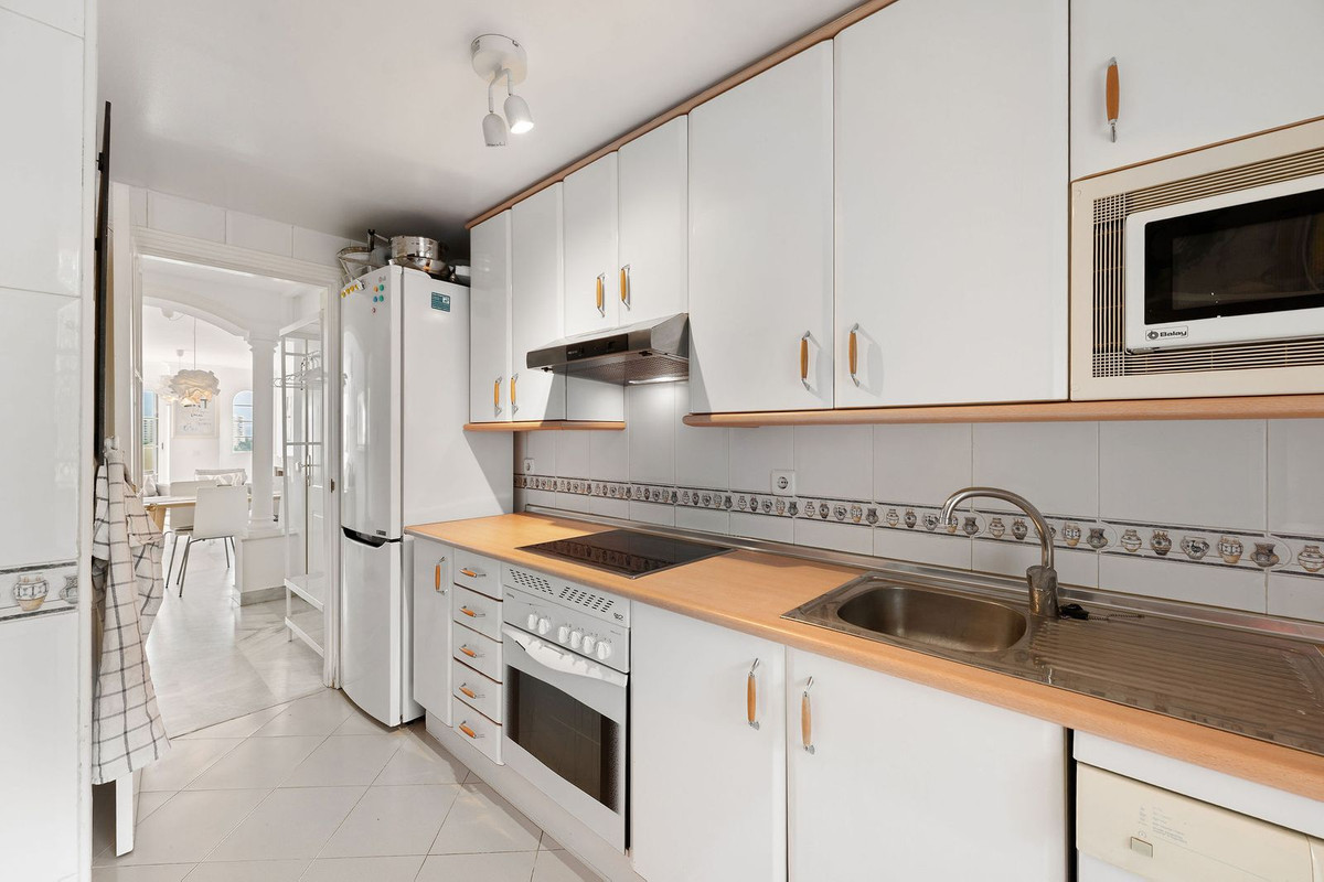 2 Bed Apartment for sale in Nueva Andalucía Costa Del Sol, Málaga, Spain