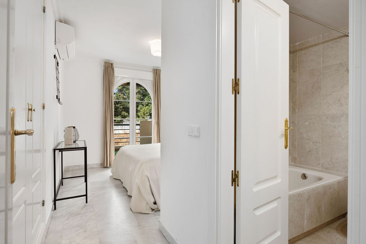 2 Bed Apartment for sale in Nueva Andalucía Costa Del Sol, Málaga, Spain