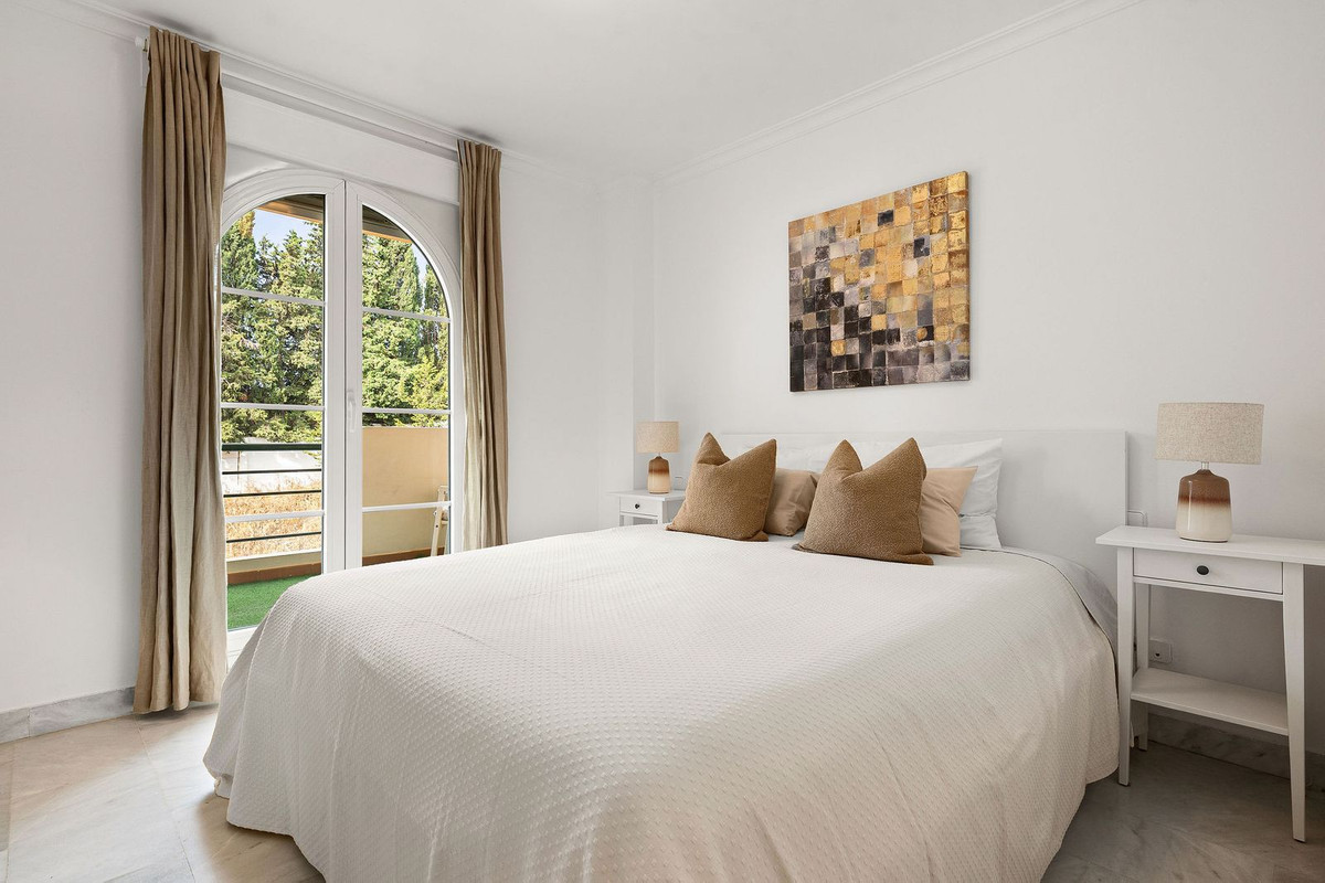 2 Bed Apartment for sale in Nueva Andalucía Costa Del Sol, Málaga, Spain