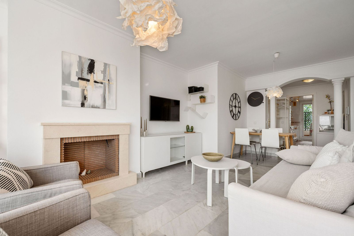 2 Bed Apartment for sale in Nueva Andalucía Costa Del Sol, Málaga, Spain