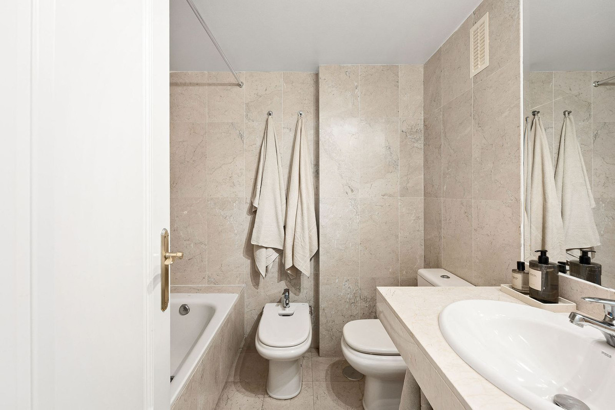 2 Bed Apartment for sale in Nueva Andalucía Costa Del Sol, Málaga, Spain