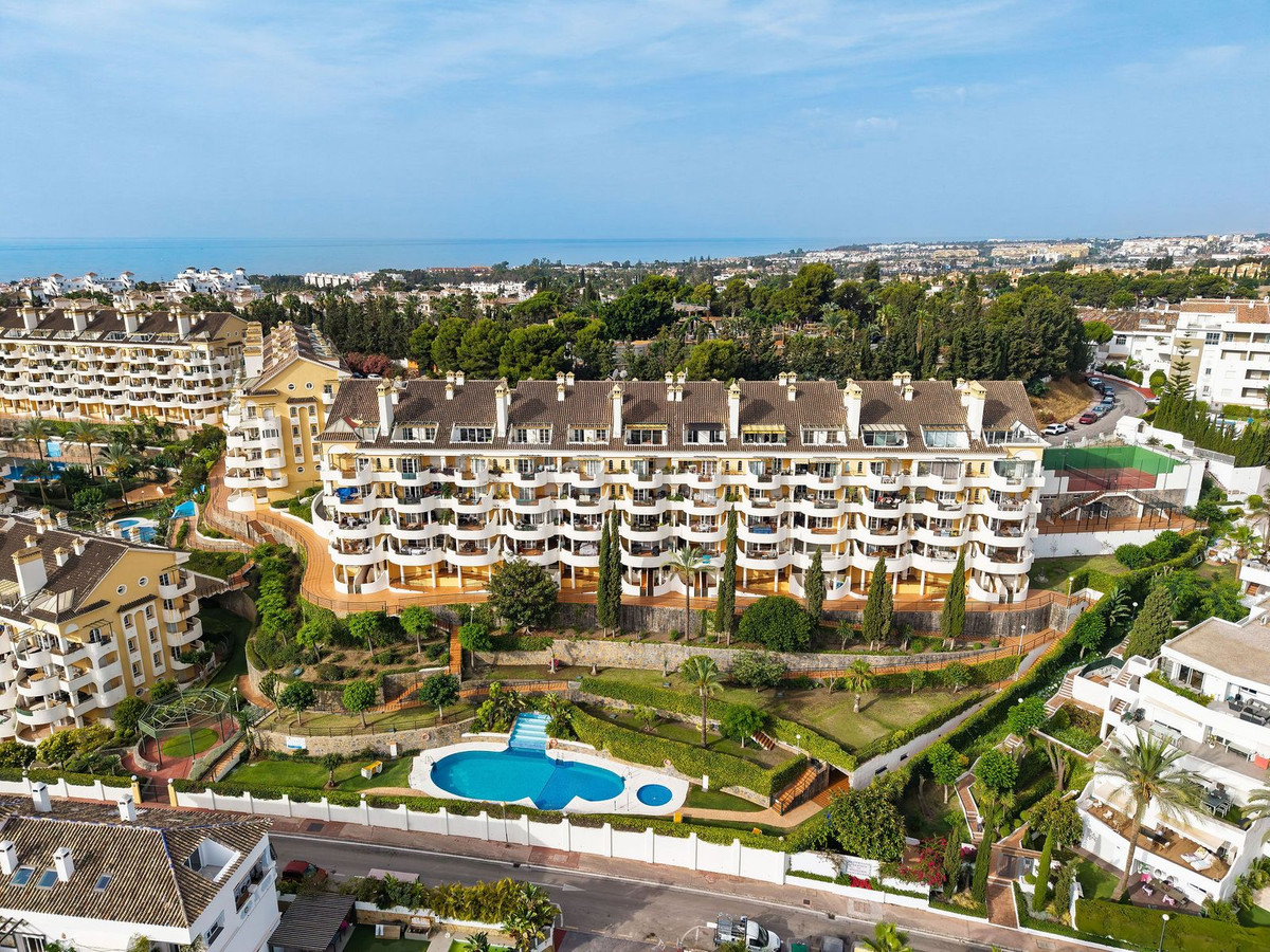 2 Bed Apartment for sale in Nueva Andalucía Costa Del Sol, Málaga, Spain