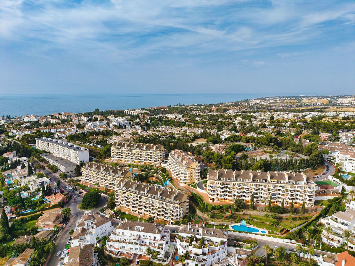 2 Bed Apartment for sale in Nueva Andalucía Costa Del Sol, Málaga, Spain