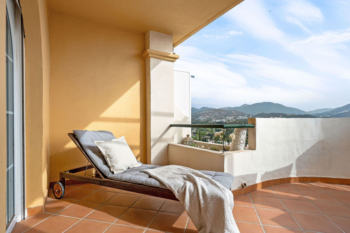 2 Bed Apartment for sale in Nueva Andalucía Costa Del Sol, Málaga, Spain