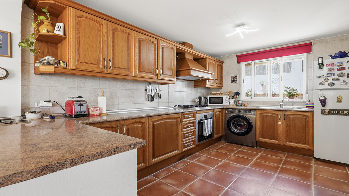 4 Bed Townhouse for sale in Manilva Costa Del Sol, Málaga, Spain