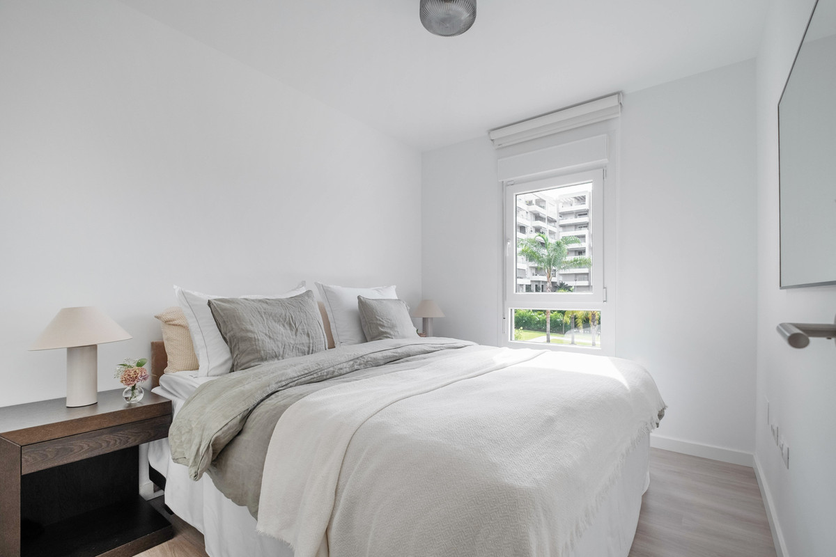 Se vende Apartamento Planta Media de 2 dormitorios en Costa Del Sol, Málaga, España