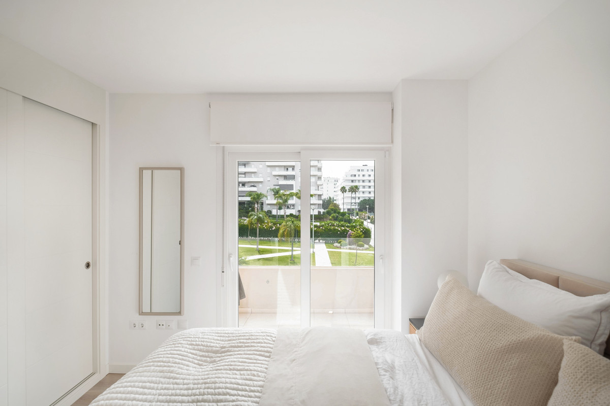 Se vende Apartamento Planta Media de 2 dormitorios en Costa Del Sol, Málaga, España