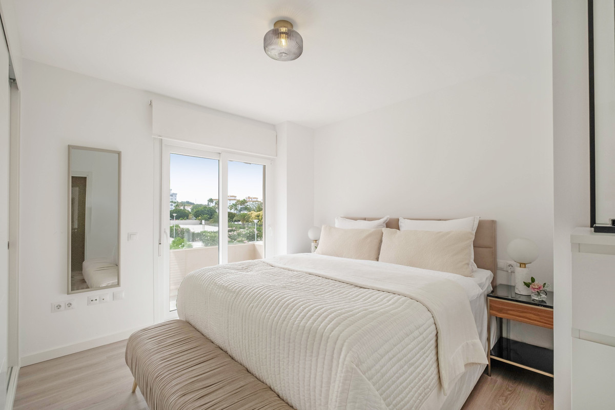 Se vende Apartamento Planta Media de 2 dormitorios en Costa Del Sol, Málaga, España