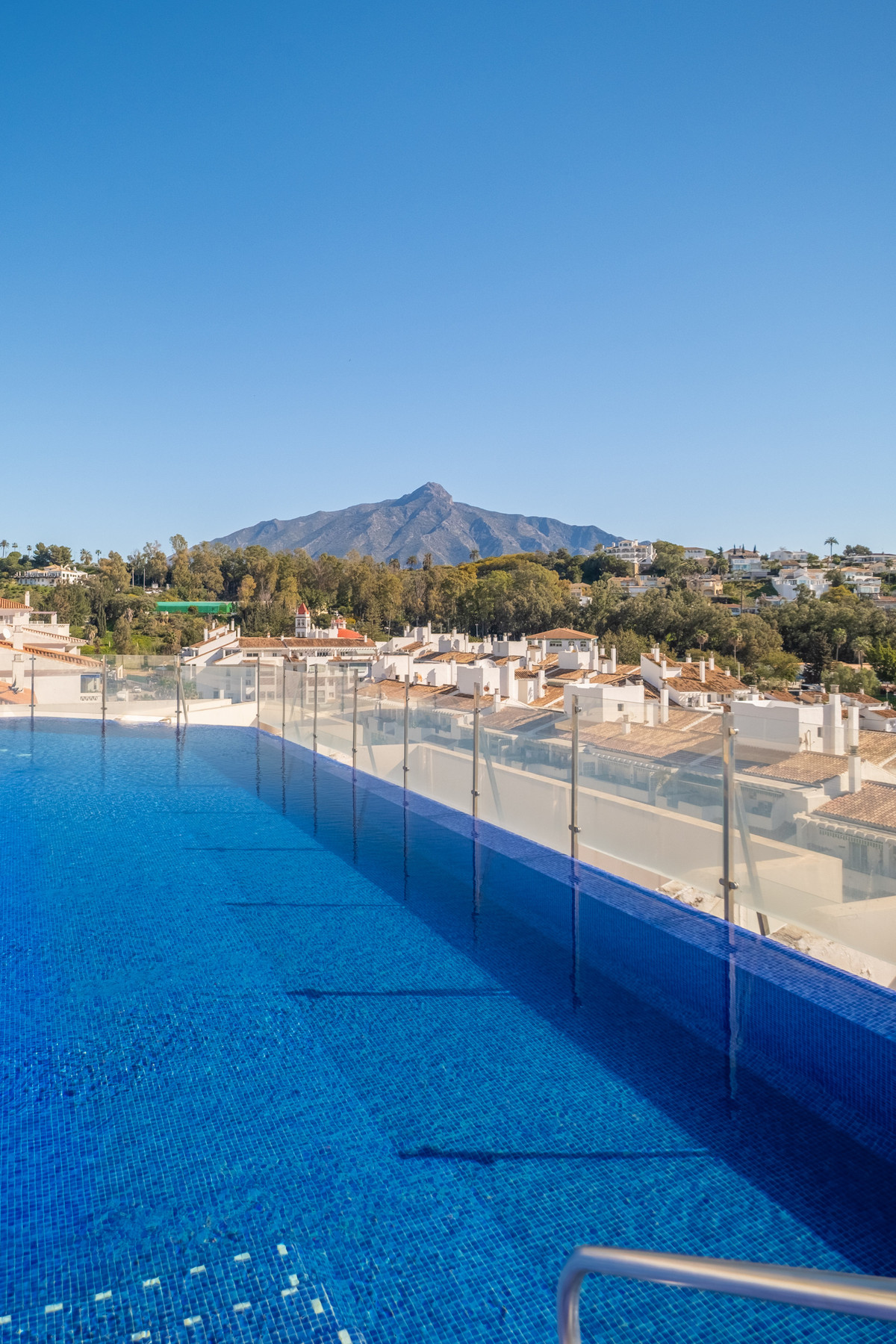 Se vende Apartamento Planta Media de 2 dormitorios en Costa Del Sol, Málaga, España