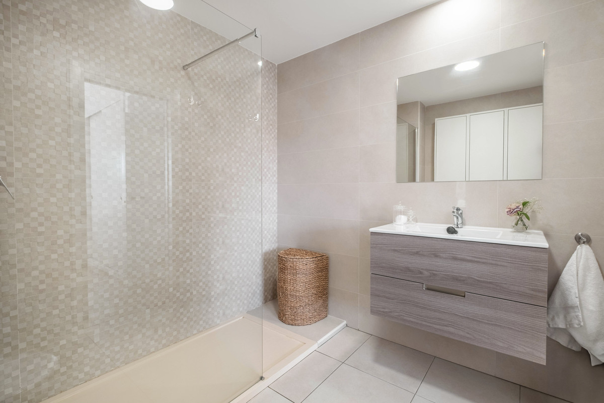 Se vende Apartamento Planta Media de 2 dormitorios en Costa Del Sol, Málaga, España