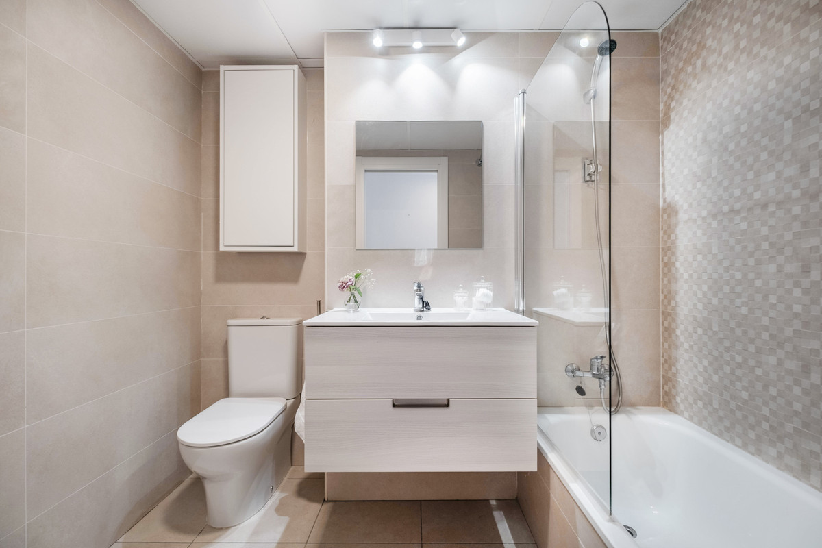 Se vende Apartamento Planta Media de 2 dormitorios en Costa Del Sol, Málaga, España