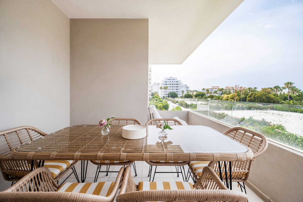 Se vende Apartamento Planta Media de 2 dormitorios en Costa Del Sol, Málaga, España