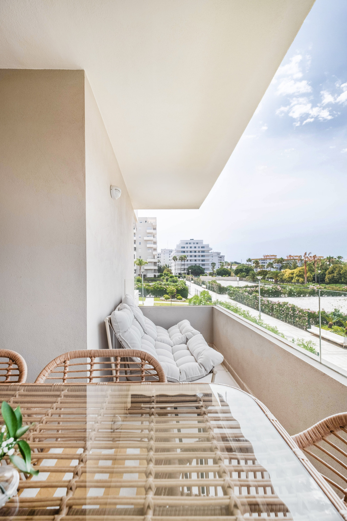 Se vende Apartamento Planta Media de 2 dormitorios en Costa Del Sol, Málaga, España
