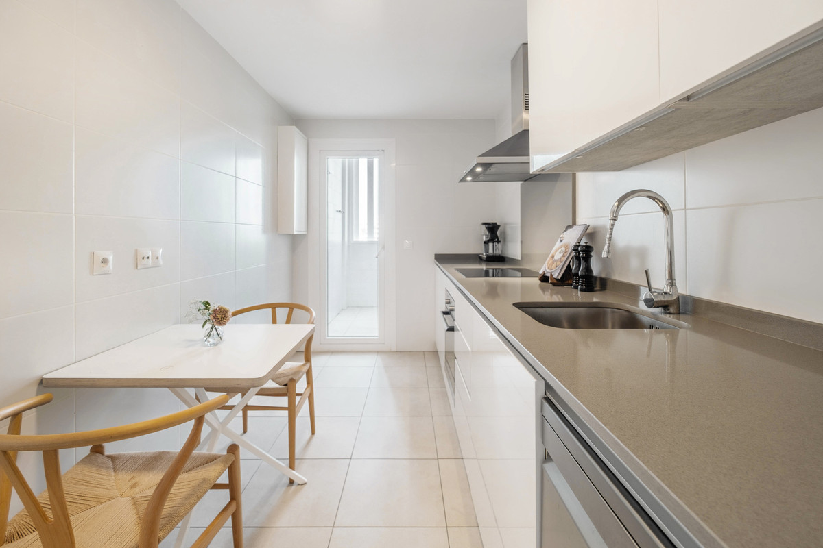 Se vende Apartamento Planta Media de 2 dormitorios en Costa Del Sol, Málaga, España