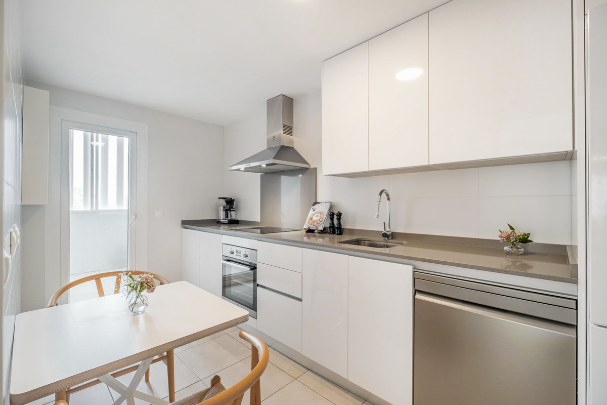 Se vende Apartamento Planta Media de 2 dormitorios en Costa Del Sol, Málaga, España