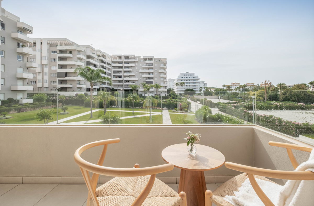 Se vende Apartamento Planta Media de 2 dormitorios en Costa Del Sol, Málaga, España
