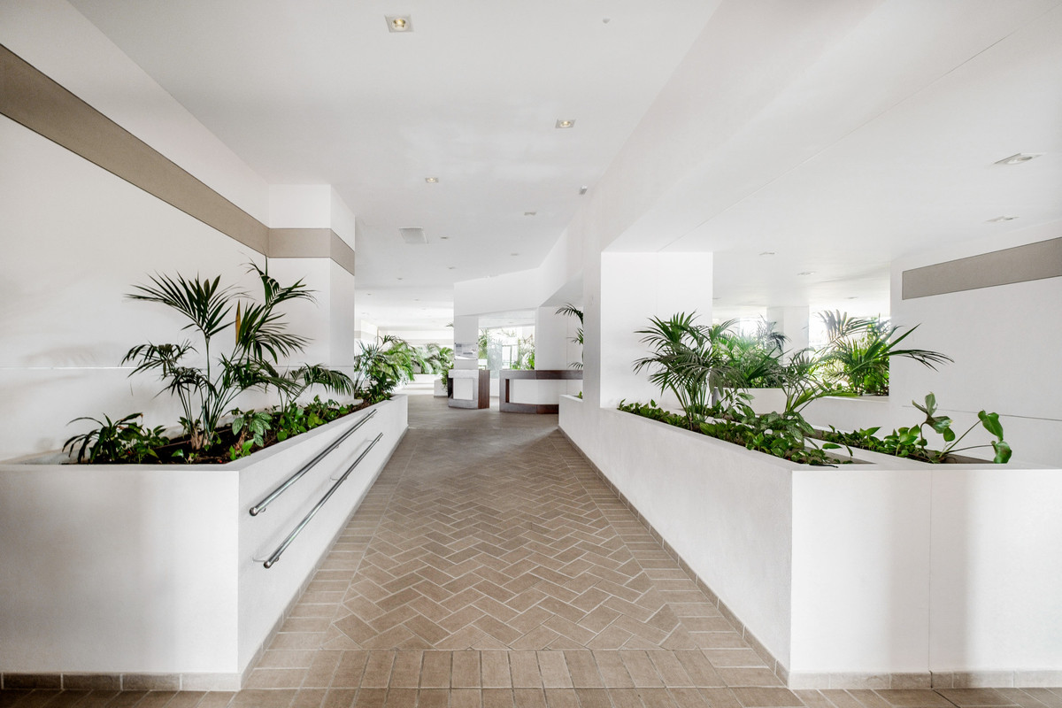 Se vende Apartamento Planta Media de 2 dormitorios en Costa Del Sol, Málaga, España