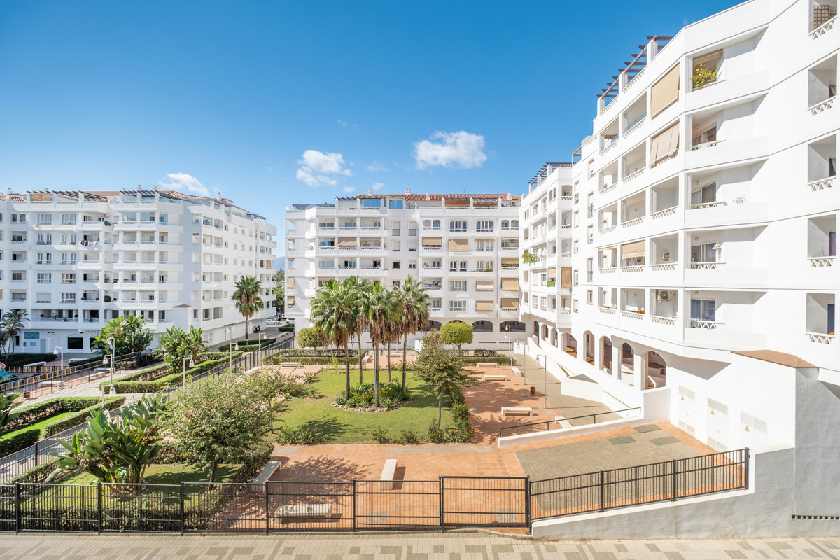 Se vende Apartamento Planta Media de 2 dormitorios en Costa Del Sol, Málaga, España