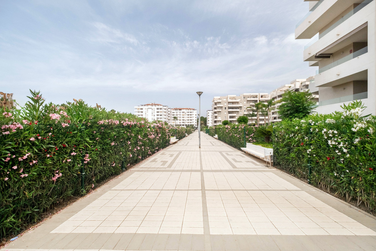 Se vende Apartamento Planta Media de 2 dormitorios en Costa Del Sol, Málaga, España