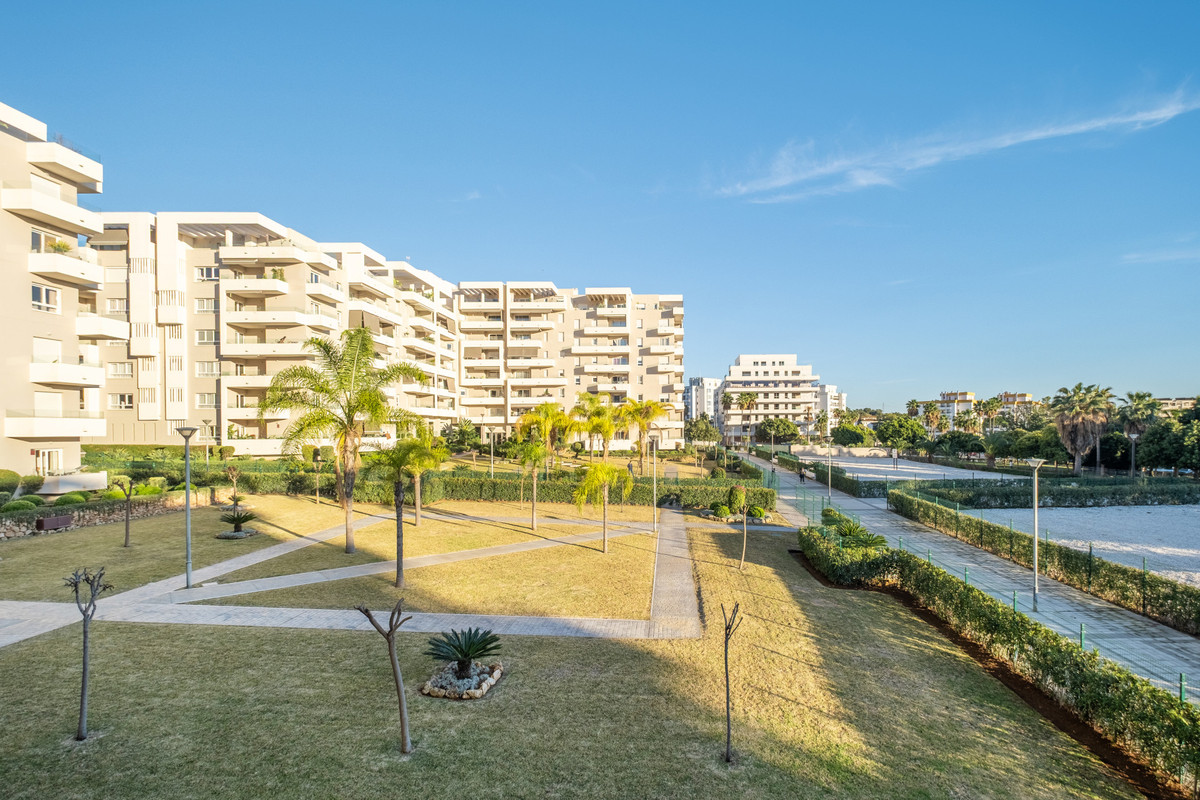 Se vende Apartamento Planta Media de 2 dormitorios en Costa Del Sol, Málaga, España