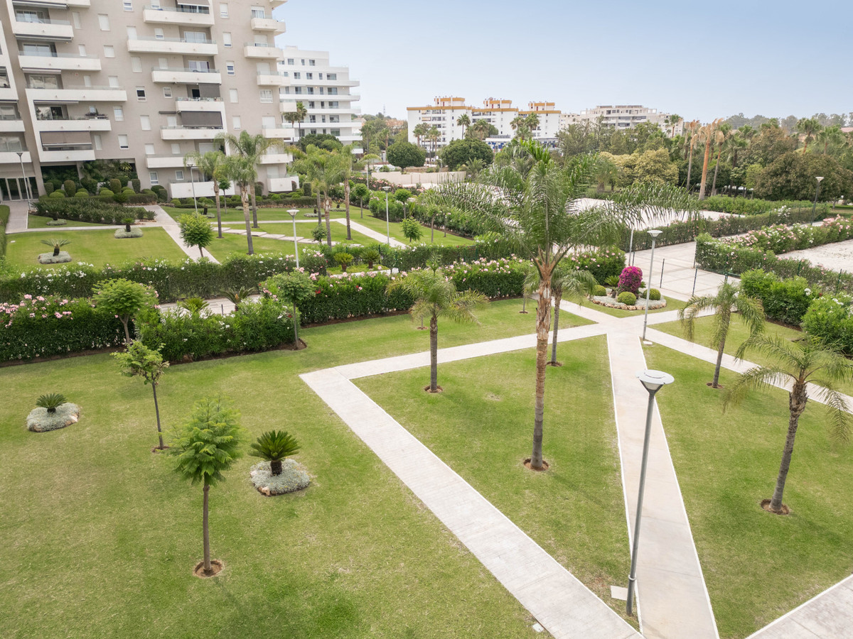 Se vende Apartamento Planta Media de 2 dormitorios en Costa Del Sol, Málaga, España