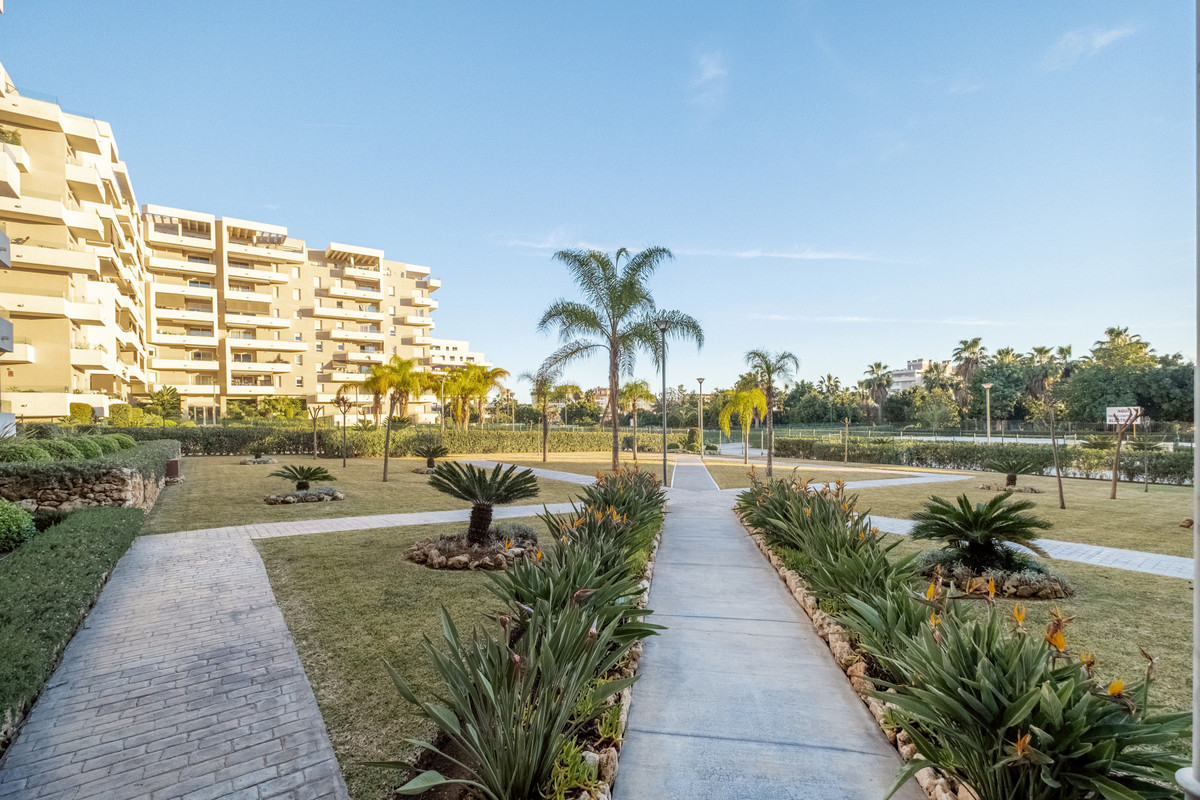 Se vende Apartamento Planta Media de 2 dormitorios en Costa Del Sol, Málaga, España