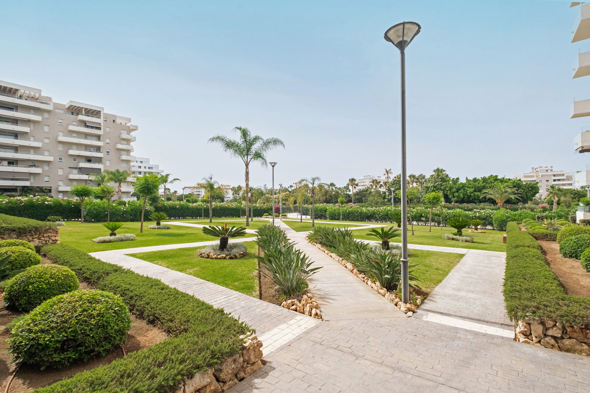 Se vende Apartamento Planta Media de 2 dormitorios en Costa Del Sol, Málaga, España